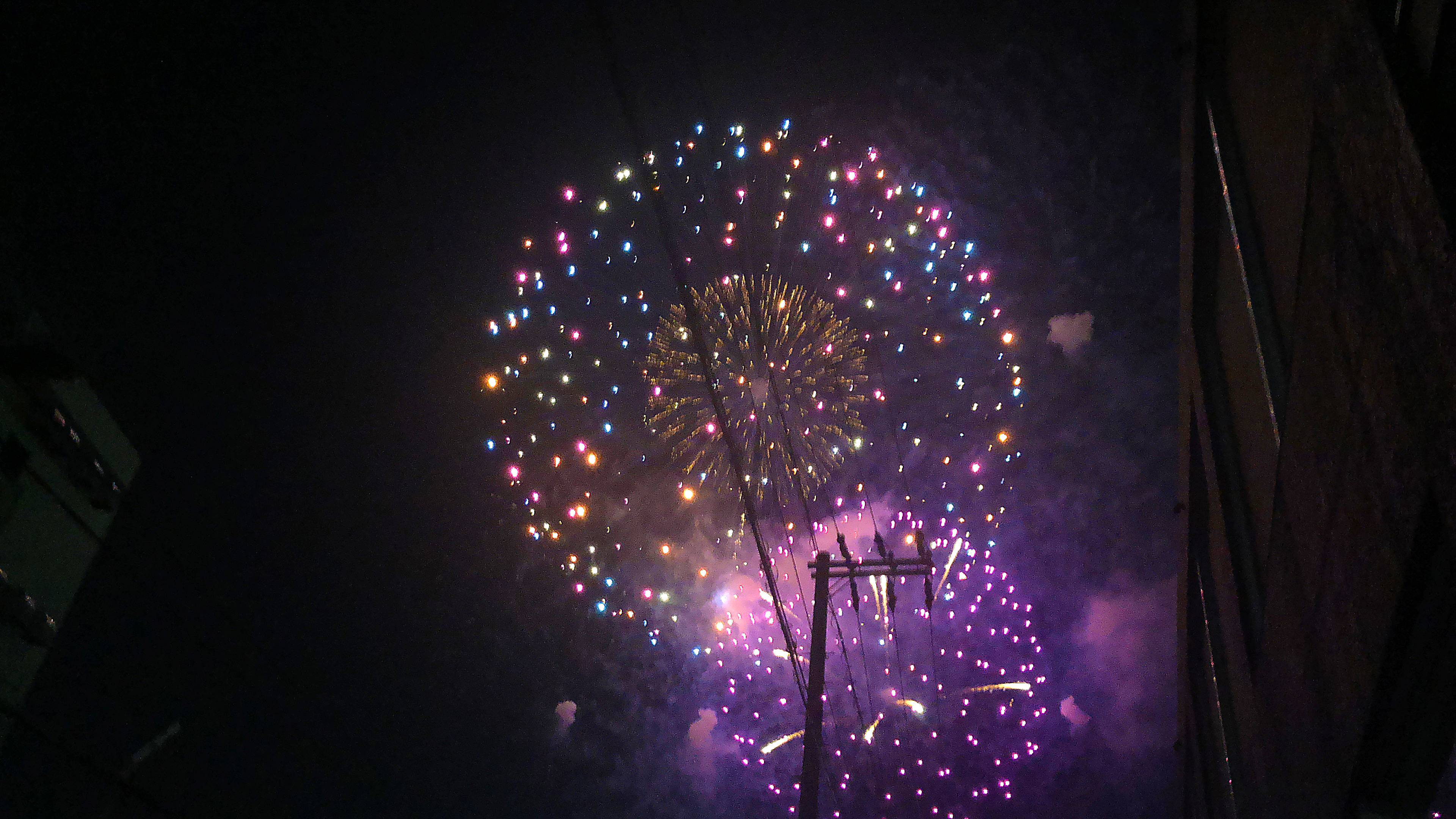 淀川の花火 2 無料写真 フリー素材のダウンロードサイト もある