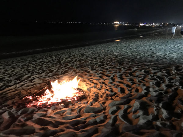 海辺のたき火