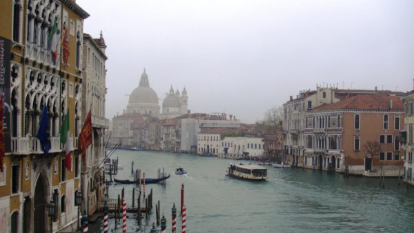 ベネチアの水路