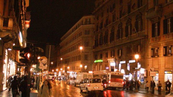 イタリアローマ　夜の街並み