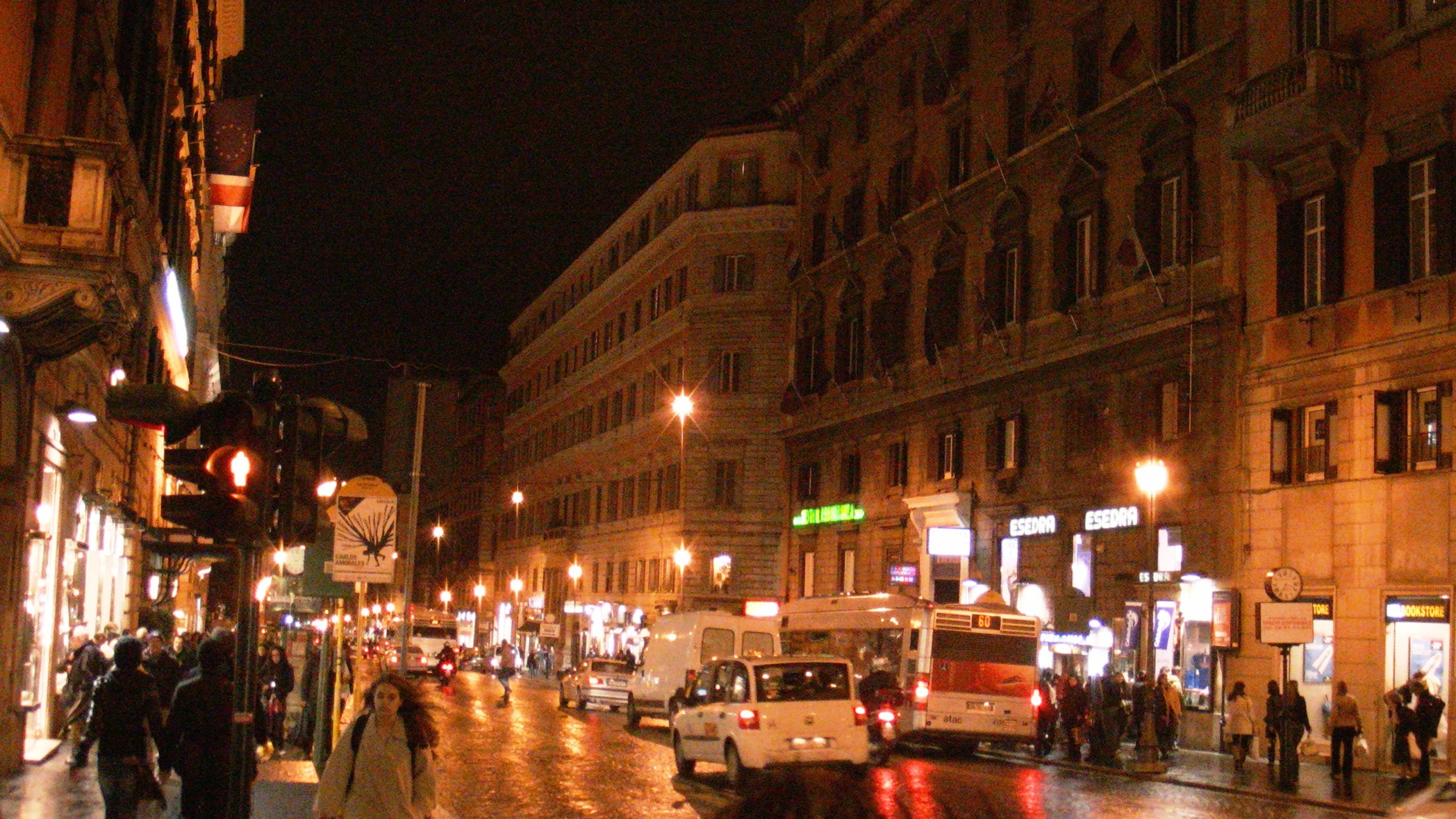 夜のローマ市街 無料写真 フリー素材のダウンロードサイト もある