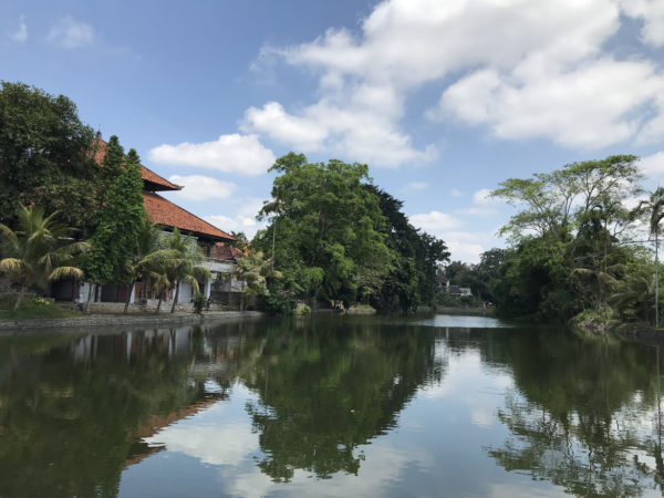 タマン・アユン寺院前の景色