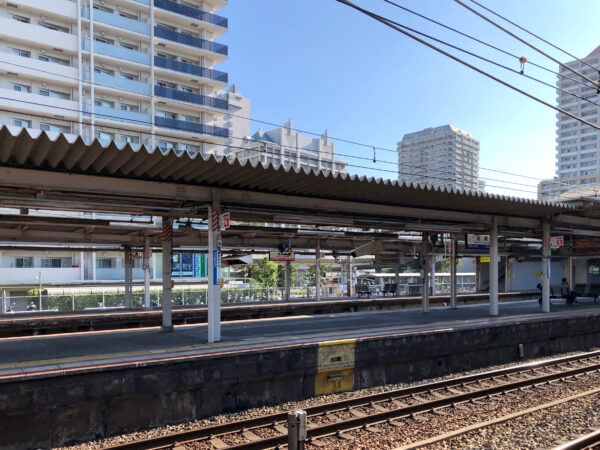 駅のプラットホーム