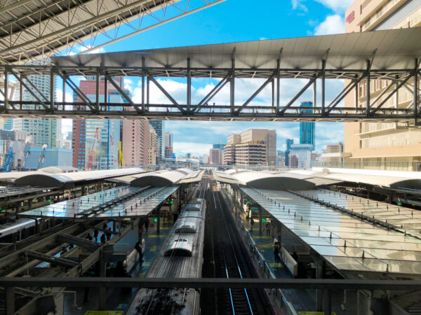 大阪駅の上から見える鉄道線路 1