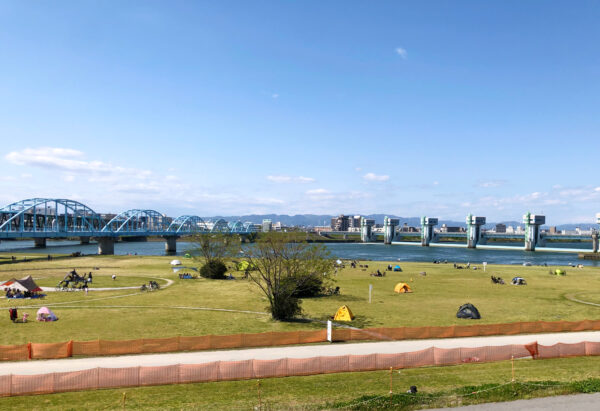 毛馬の水門と阪急路線の橋