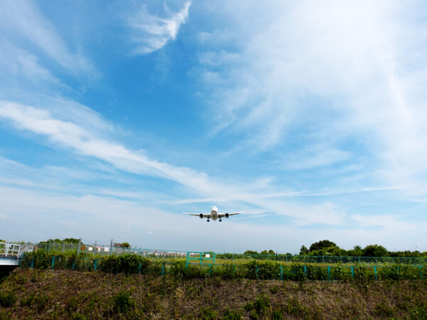 だんだんと着陸してくる飛行機 4