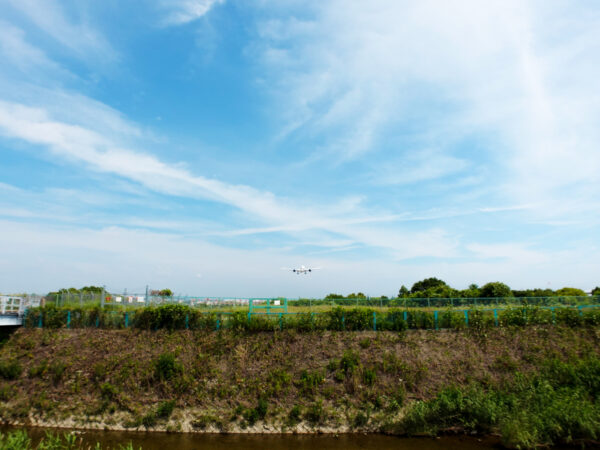 だんだんと着陸してくる飛行機 2