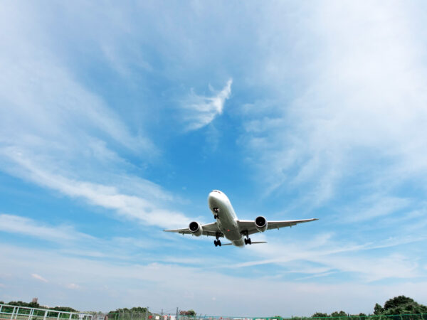 だんだんと着陸してくる飛行機 6