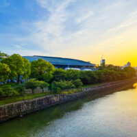 夕暮れの大阪城ホール